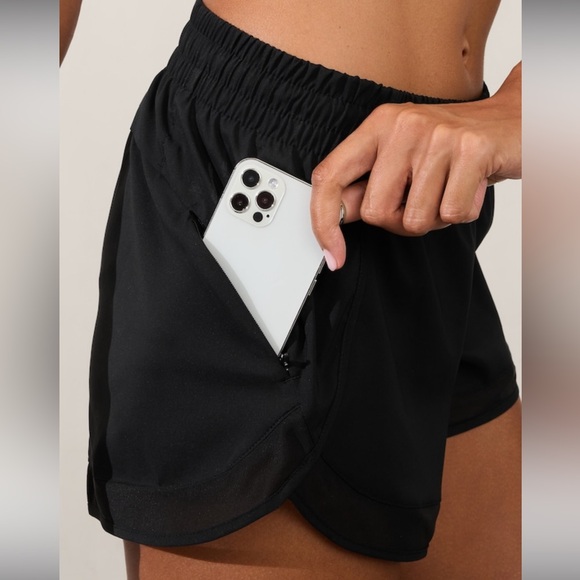 Athleta Mesh Racer Run Mid Rise Short - Picture 2 of 14